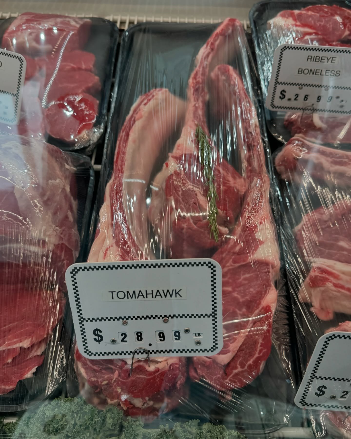 Tomahawk vs Ribeye: Which Steak Should You Choose?
